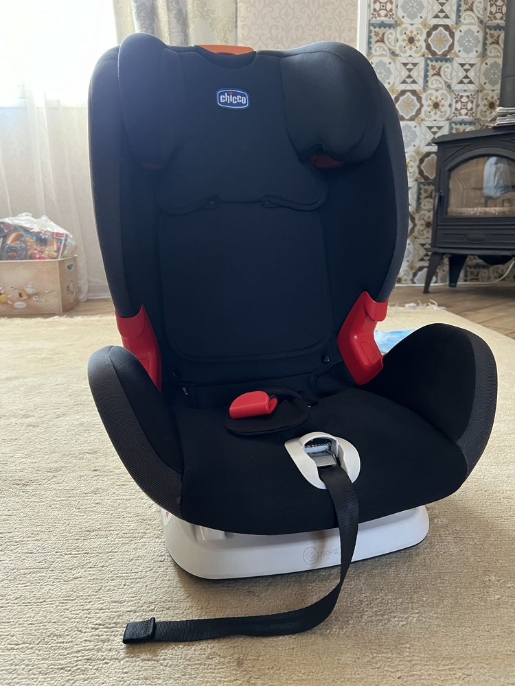 Chicco Youniverse Isofix група 1-3 від 12 міс до 12 років