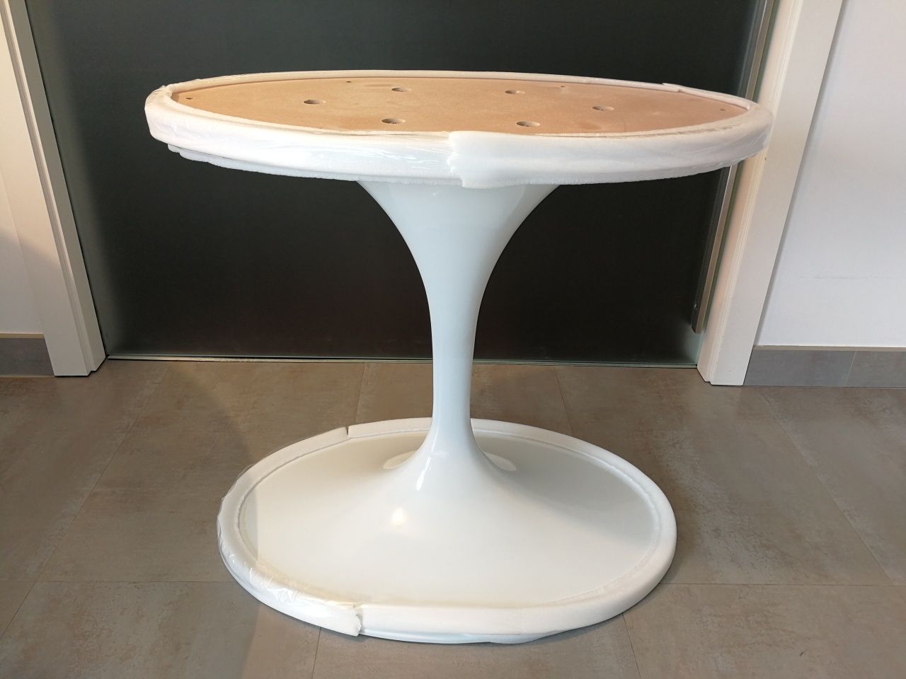 Pé em alumínio para mesa "Tulip"