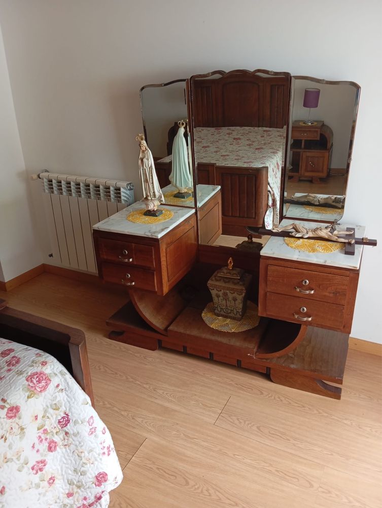 Mobilia de quarto em cerejeira