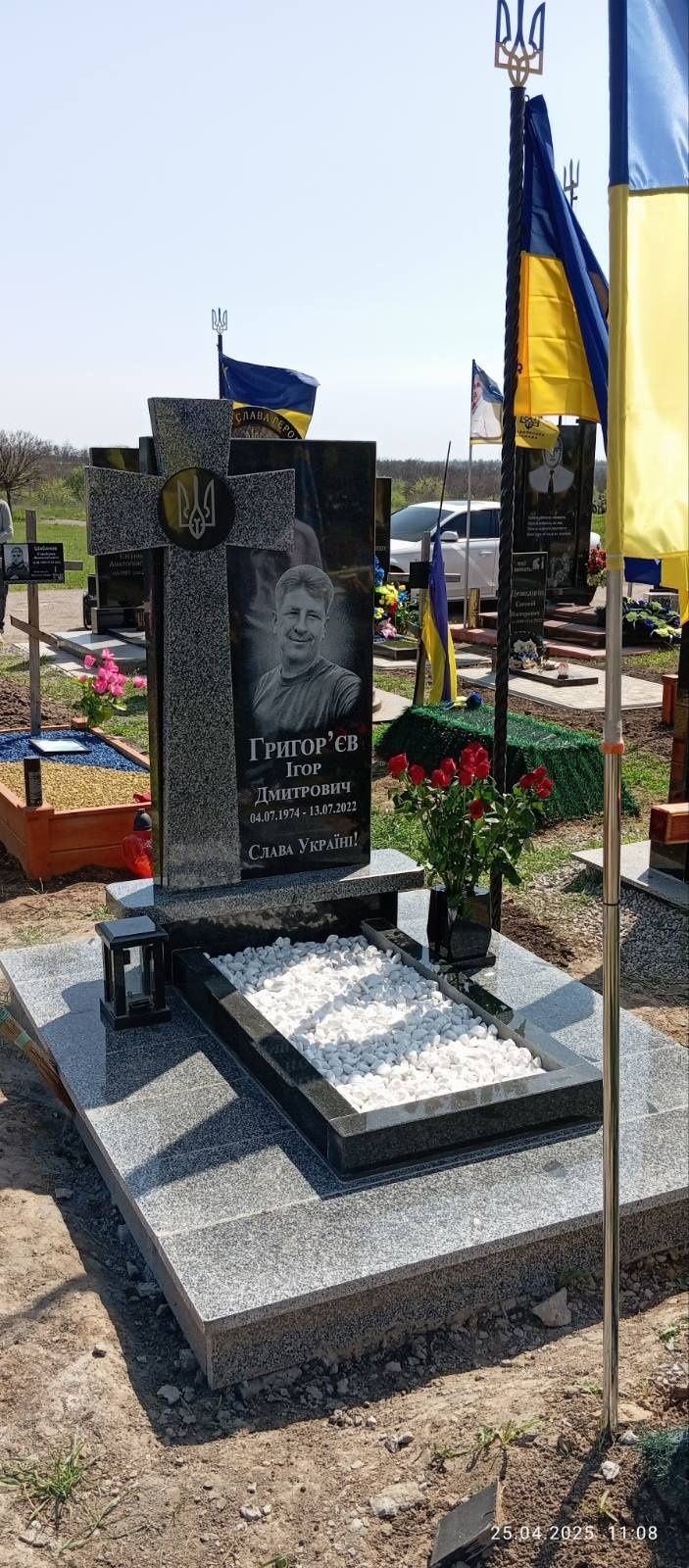 Пам'ятники військовим,прибирання могил