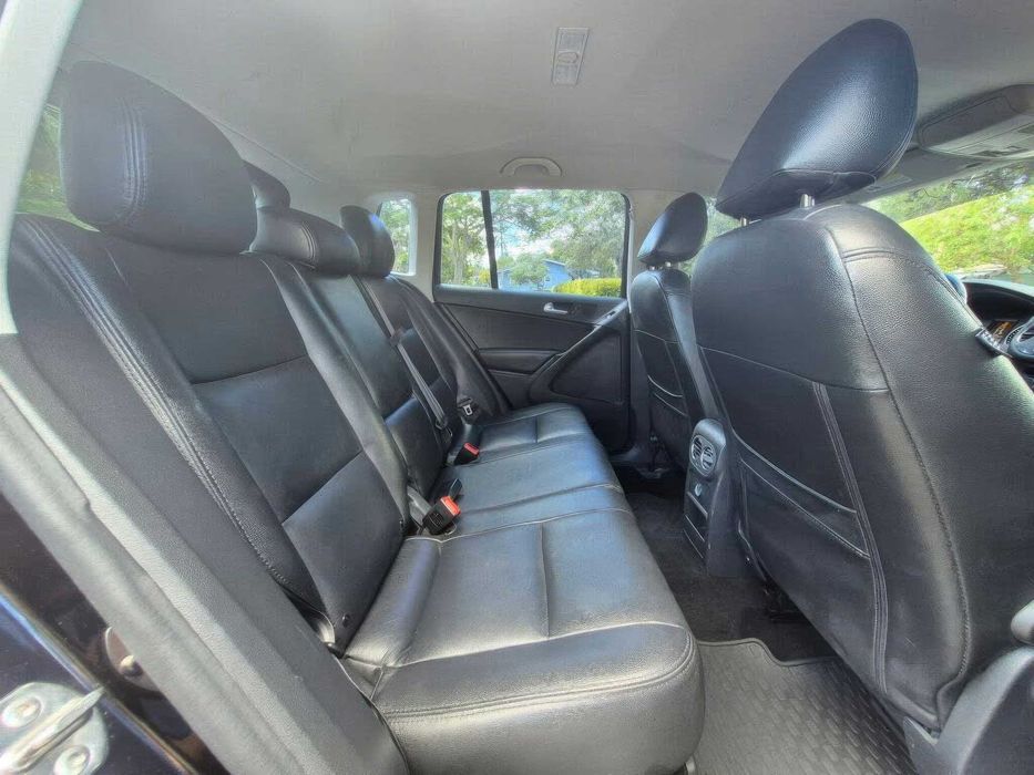 Volkswagen Tiguan S      2017