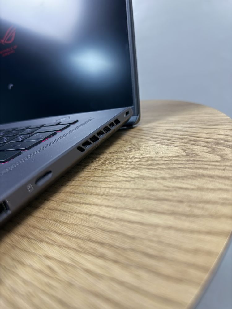 Asus rog Zephyrus g16 2024