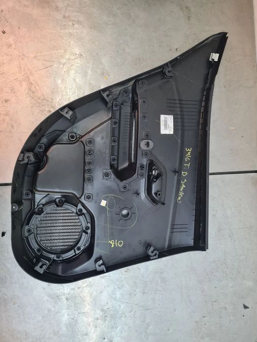 Forra porta / quartela trás direita DACIA Sandero III