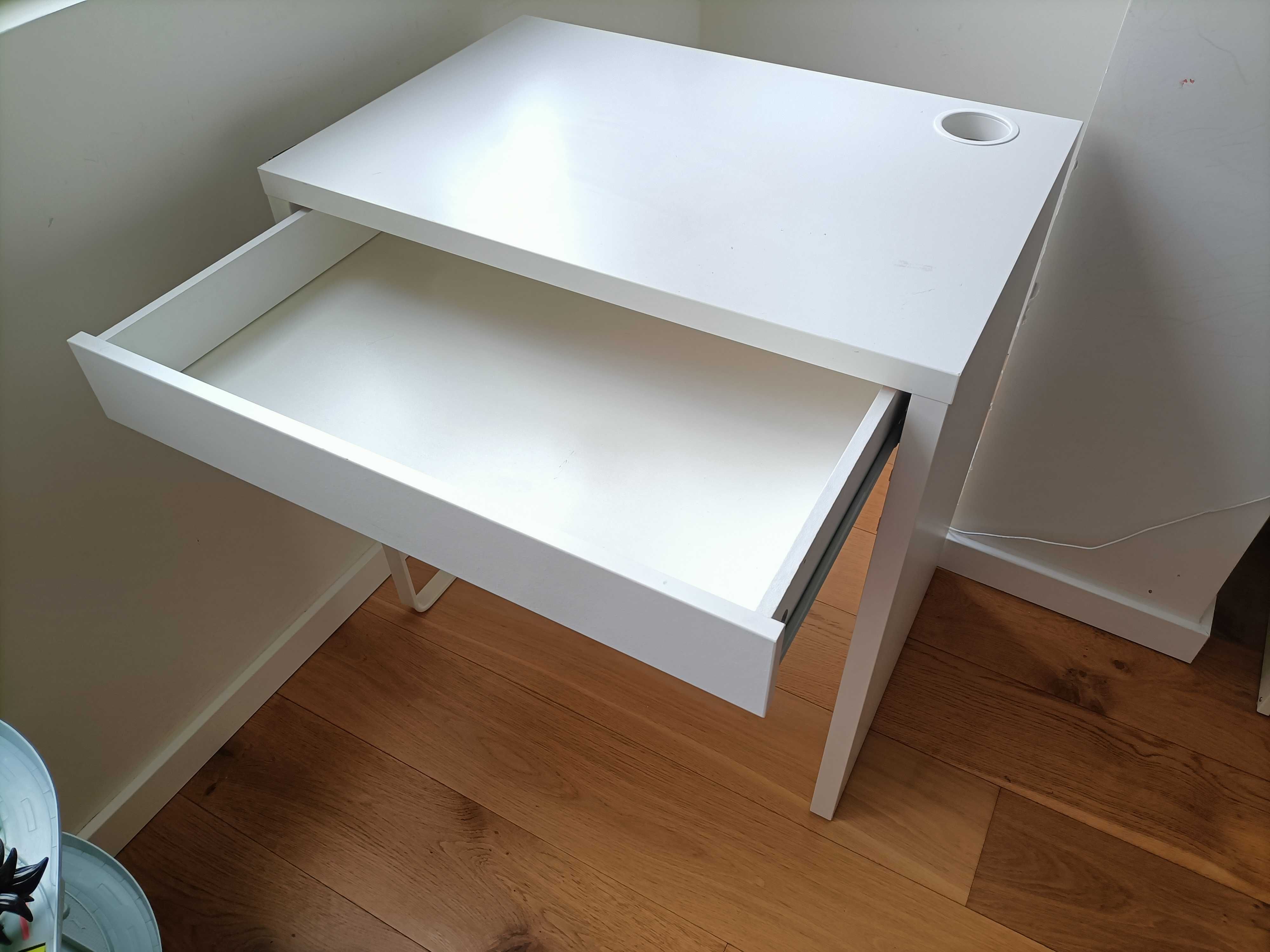 Secretária Compacta IKEA MICKE Branca c/ Gaveta e Passa Cabos
