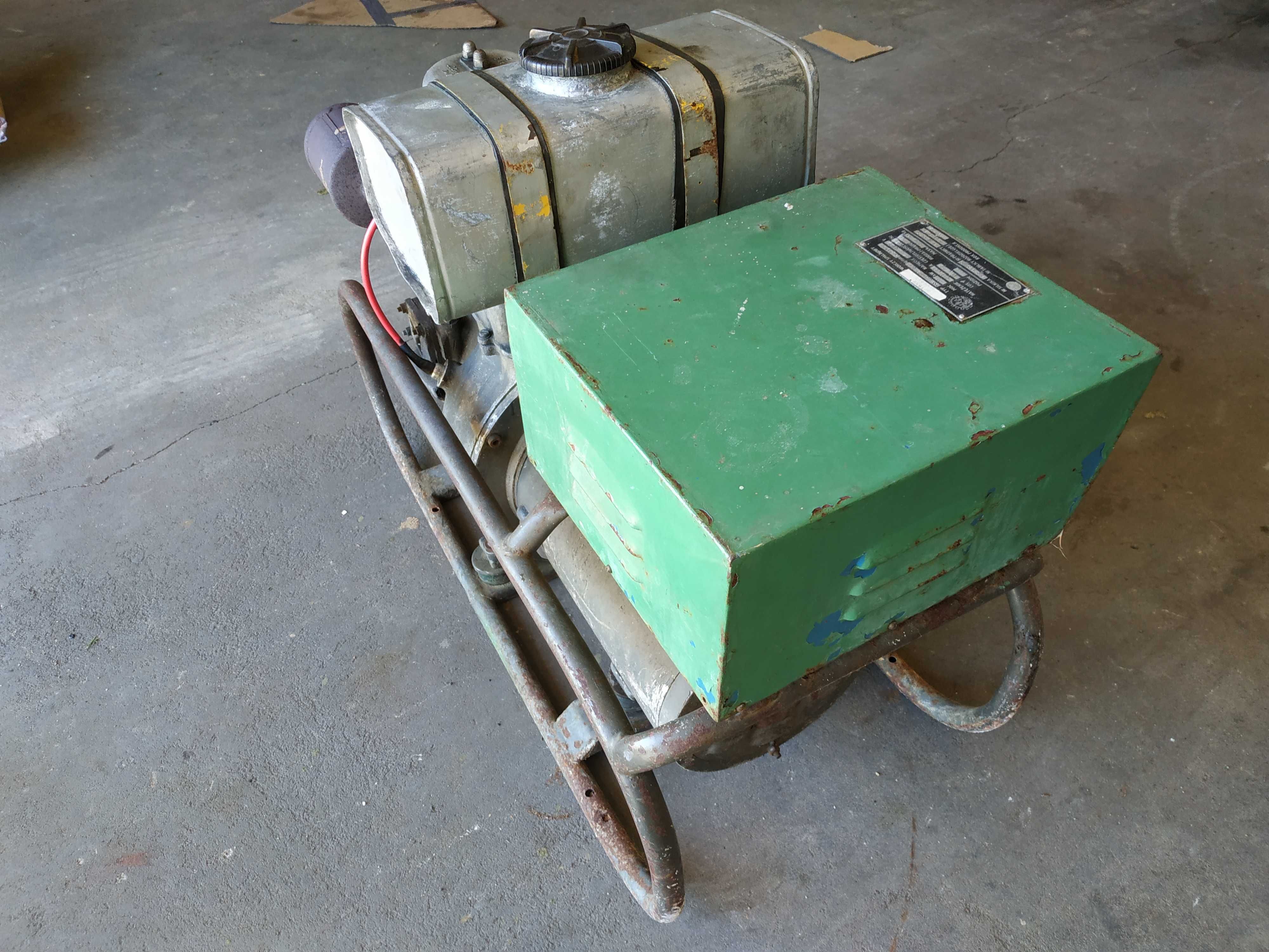 Agregat prądotwórczy PAB 2 Karelma 2kW 230V, sprawny, z pokrowcem