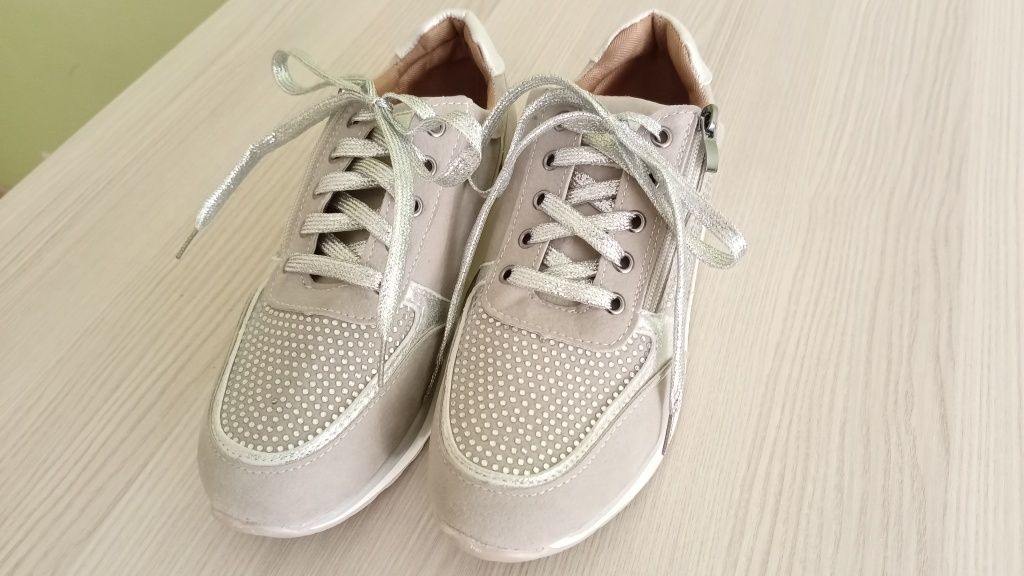 Buty sportowe rozm. 39, adidasy, srebrne, beżowe, krysztalki, lekkie