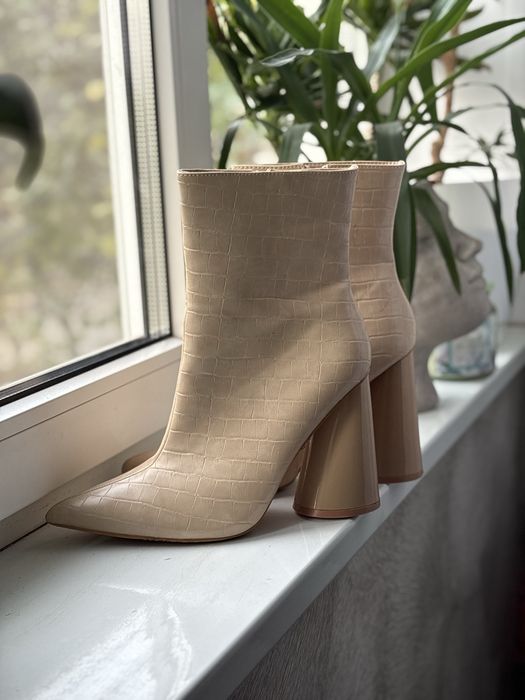 Ботильйони жіночі 39 розмір на ніжку 25 см під крокодила бежеві