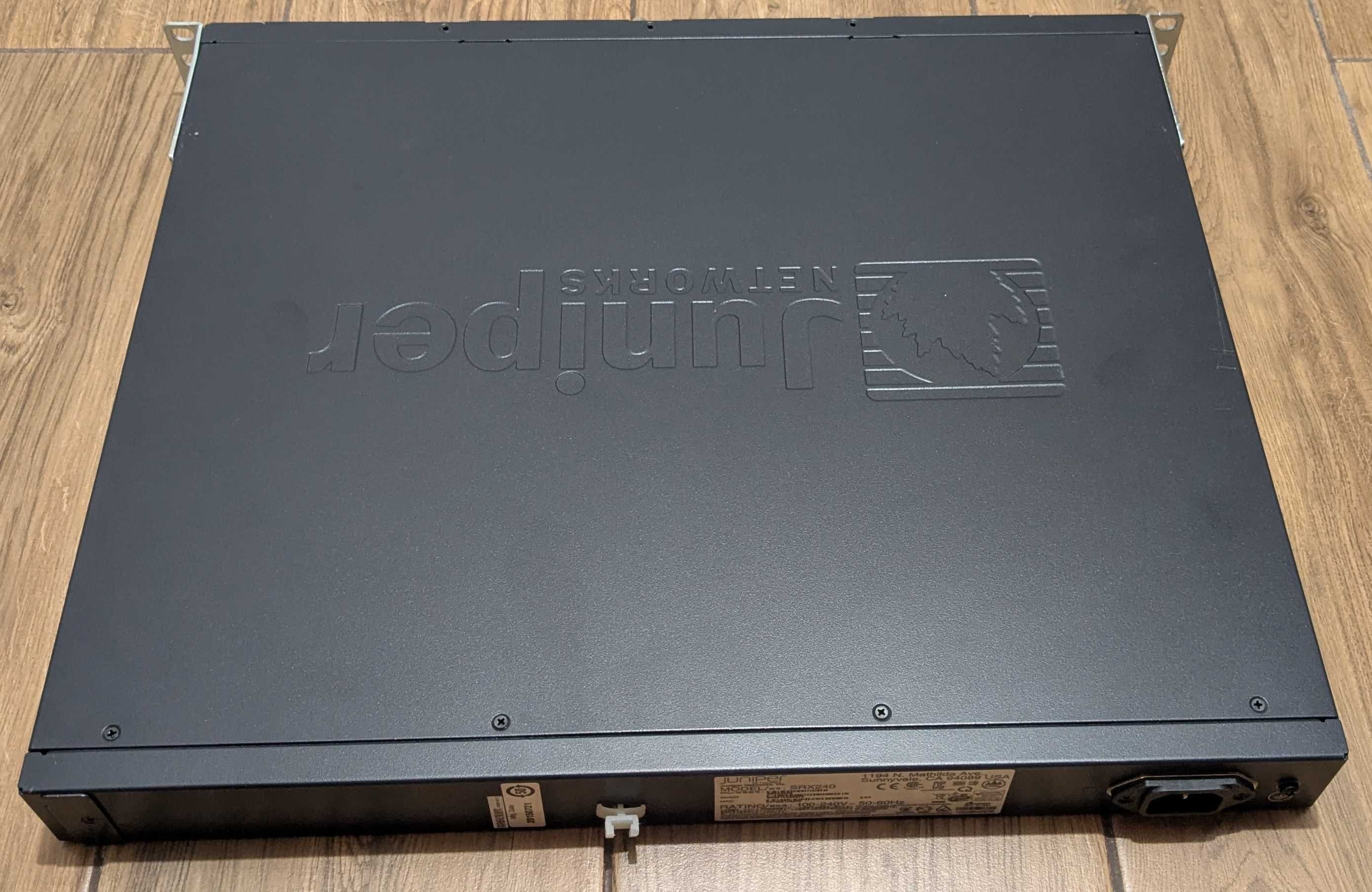 Juniper SRX240 – 16x Gigabit LAN, firewall