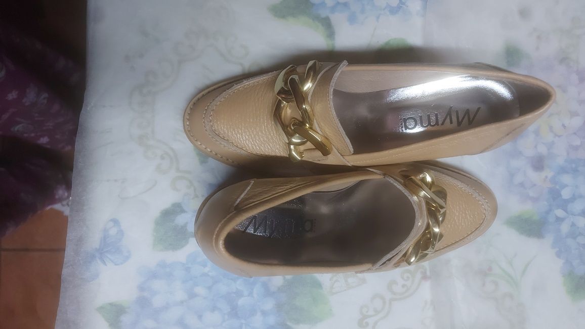 Sapatos novos, por usar