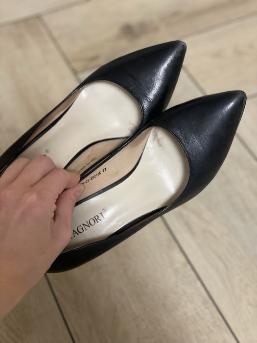 Туфлі лодочки чорні, на каблуці, шкіряні