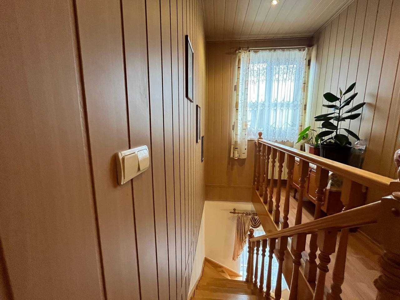 Продається затишний приватний будинок у с. Крихівці