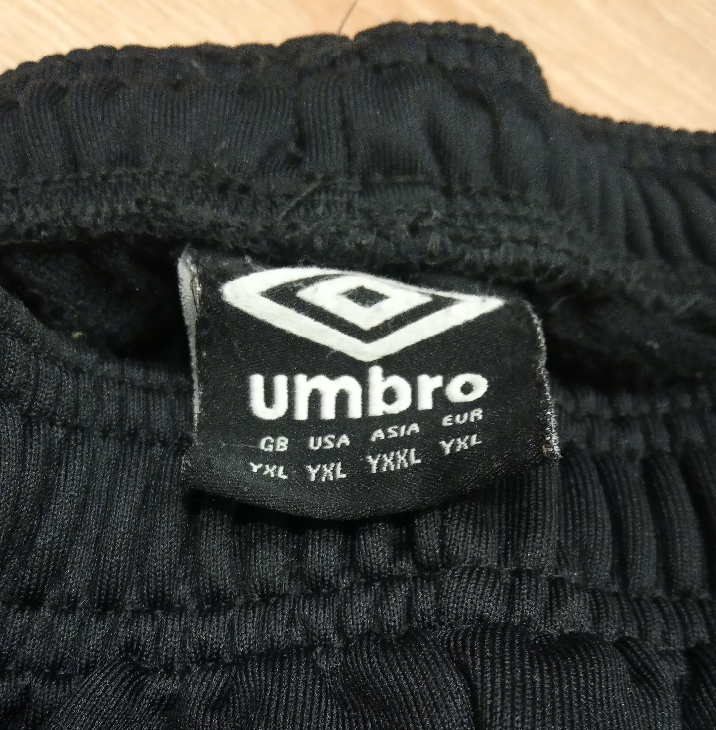 Шорты Umbro вратарские с защитой бедра 14лет.