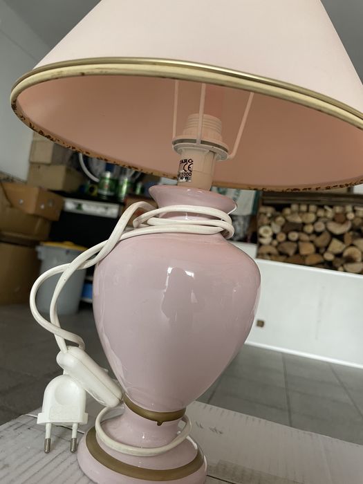 Candeiros em tom rosa