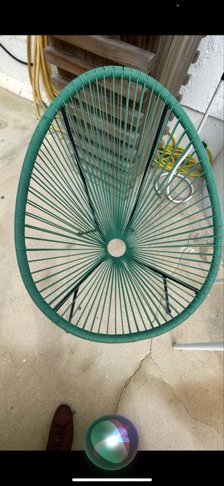 Cadeira Acapulco Verde – Design Retro e Conforto Moderno