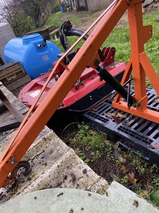 Grua para trator praticamente nova