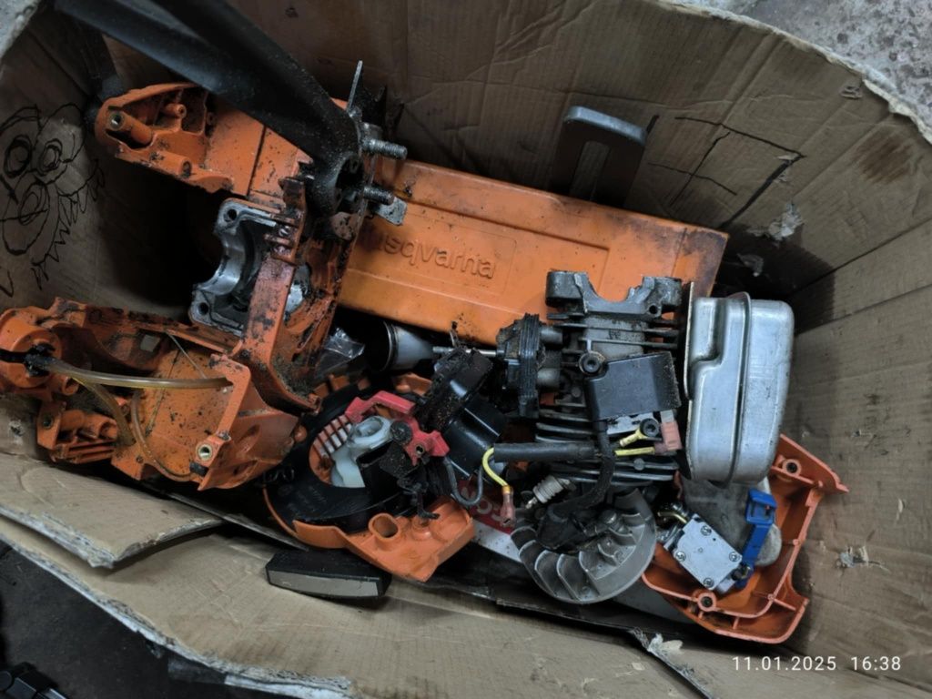 Husqvarna 236, 136 części