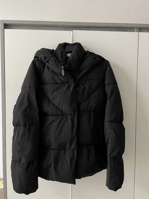 Жіноча стьобана куртка Reserved чорна