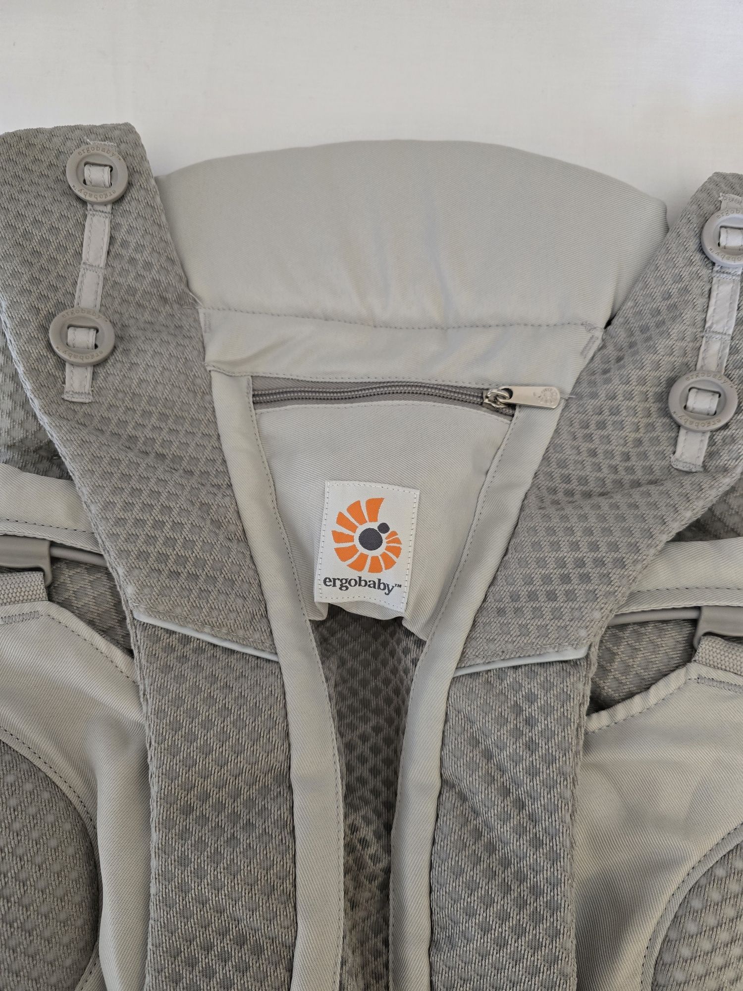 Marsupio ergobaby omni brezze