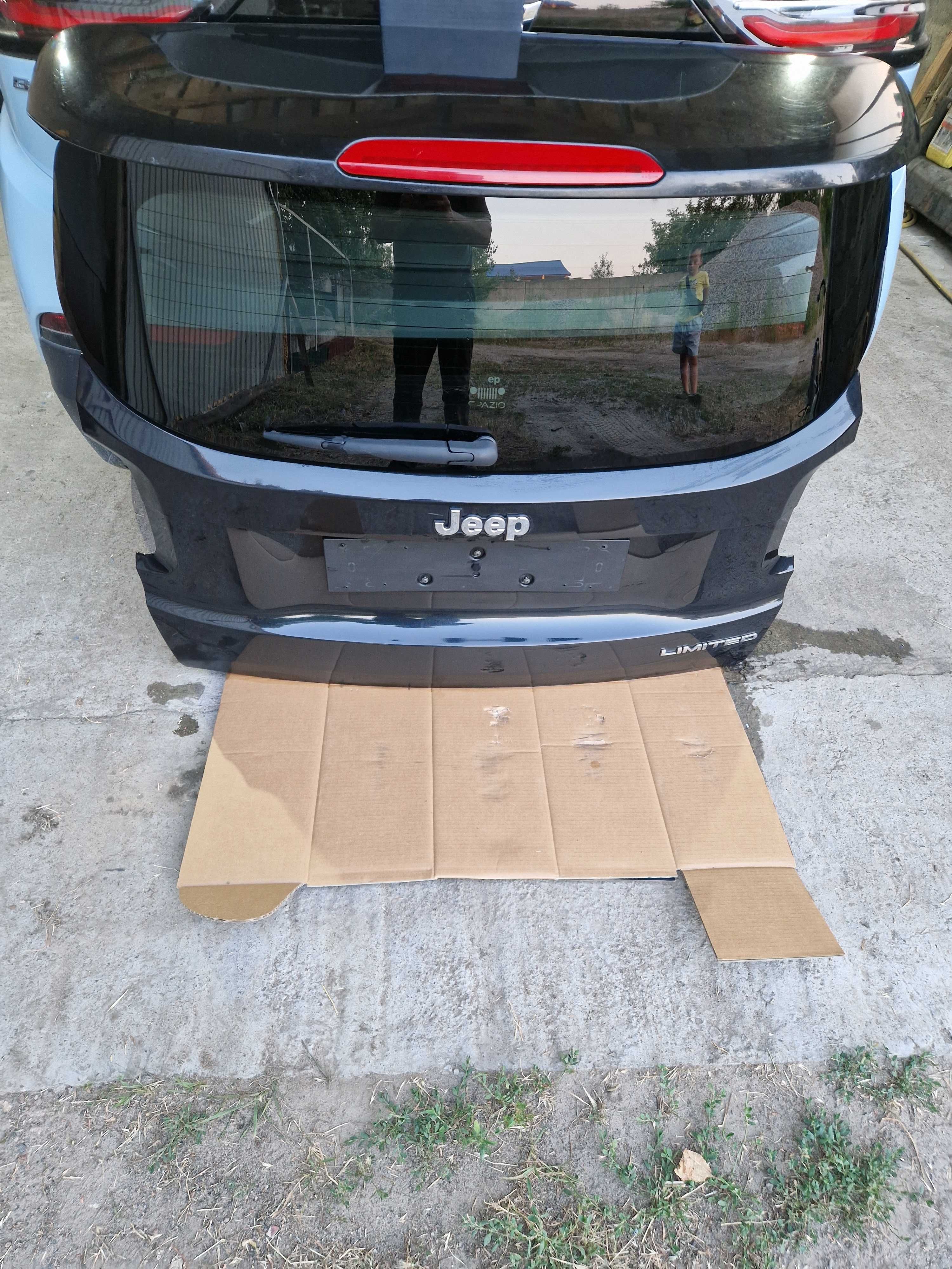 Крышка багажника задняя jeep renegade
