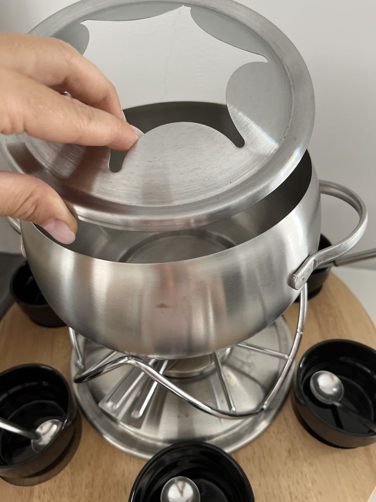 Fondue em inox com base giratória