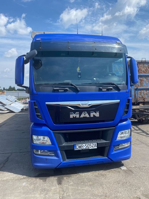MAN TGX 18.400  MAN TGX 18.400 z zabudowa aluminiową i przyczepą aluminiową marki GNIO