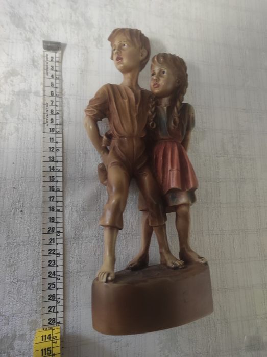 Estátua menino e menina
