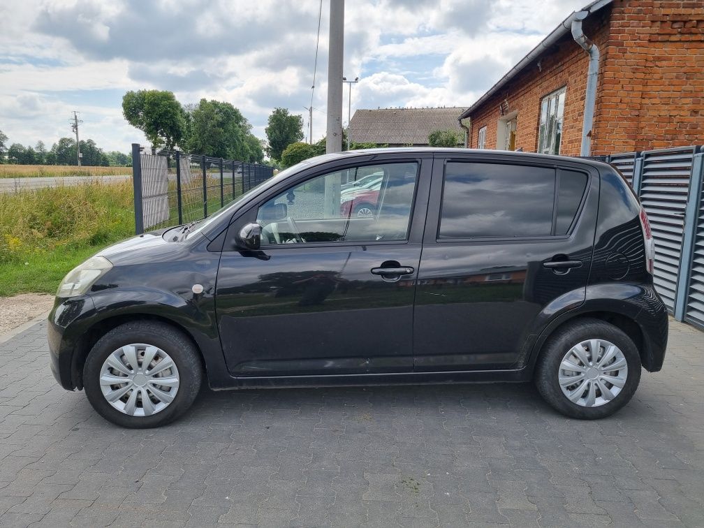 Daihatsu sirion 1.3 benz / Toyota yaris