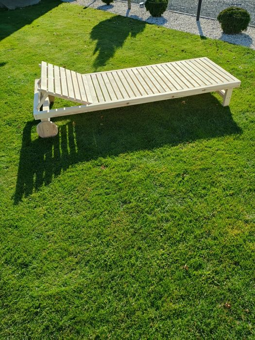 Leżak ogrodowy drewniany