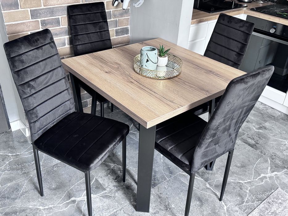 Stol wraz z krzeslami