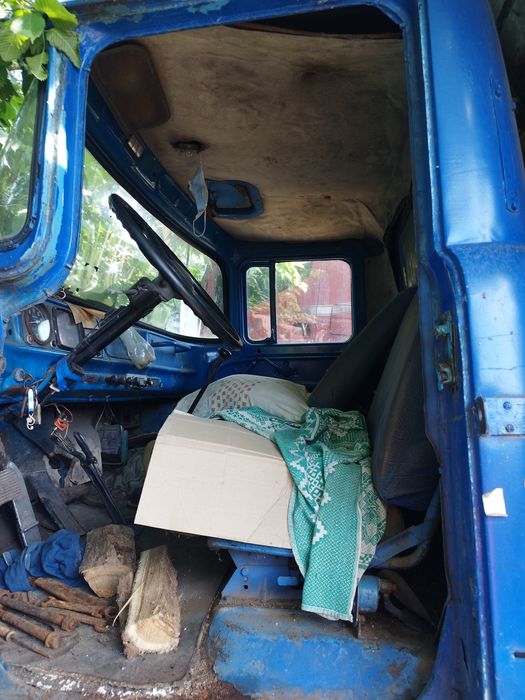 ЗІЛ розборка 4502 по запчастинам або все разом газ 3307 є лобове скло