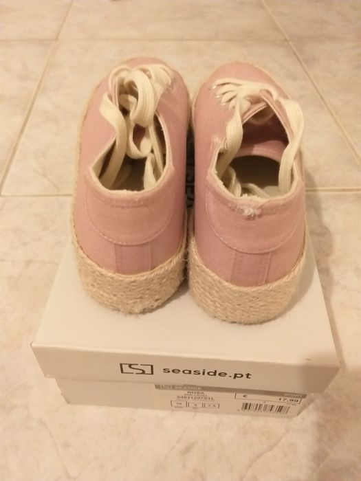 Vendo ténis com sola corda e tenis brancos Reebok