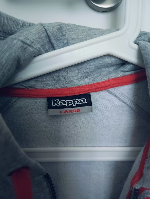 Bluza szara Kappa.