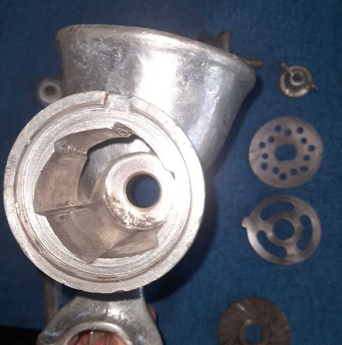 М'ясорубка механічна з 2 ножами, вставкою для маку, клеймо 5Д-70 1970