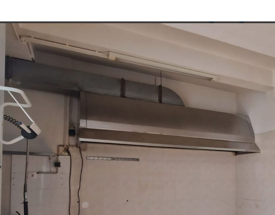 Bancadas e exaustor profissional de cozinhas
