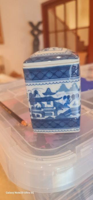 Vista Alegre Portugal Mottahedeh Tea Jar