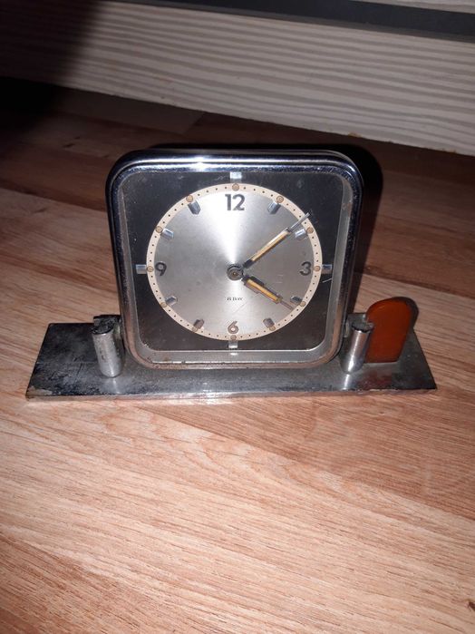 zegarek budzik nakręcany