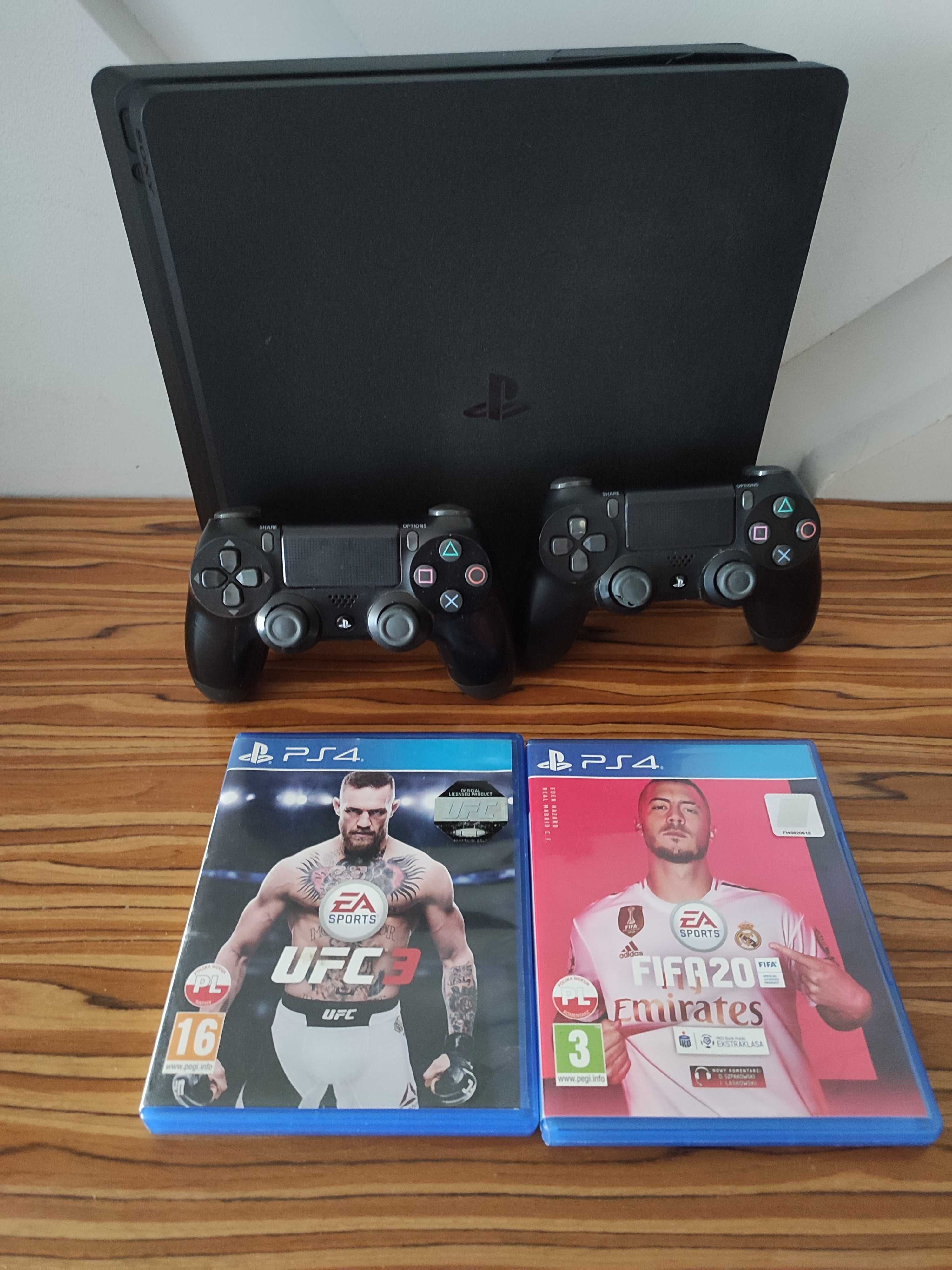 [PS4] Konsola PlayStation 4 Slim+ 2 Pady + 2 Gry (FIFA 20, UFC 3) PS4