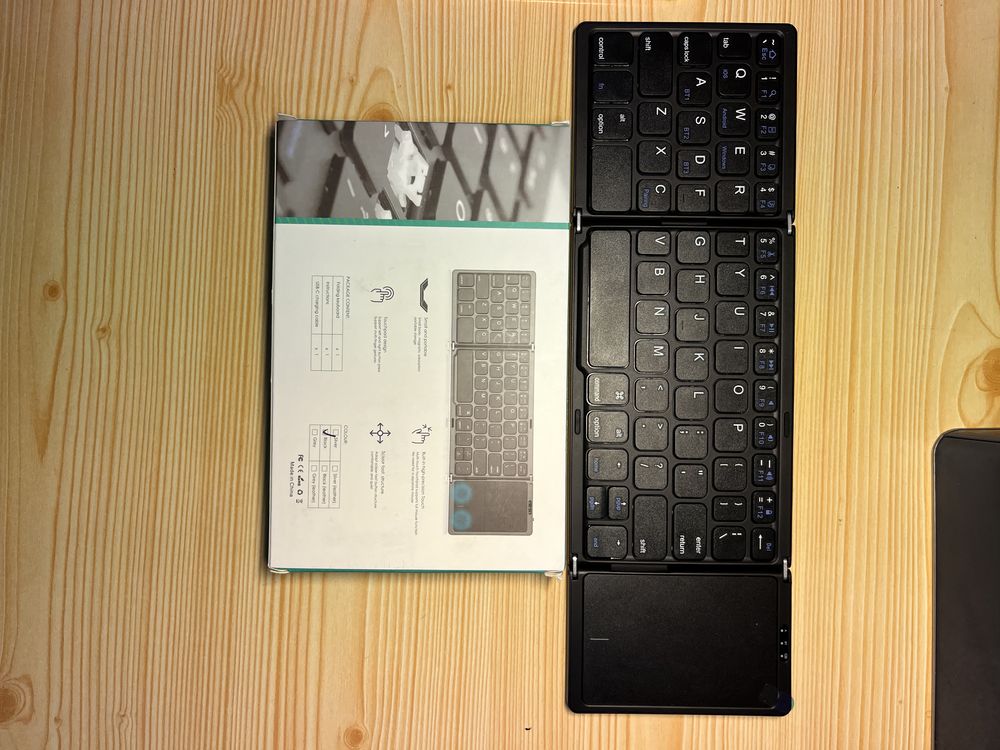 Bluetooth foldable keyboard wt touchpad (NOVO)