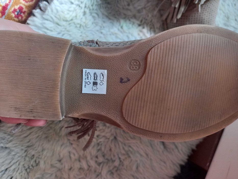 Низкие лёгкие летние сапоги под любую одежду.38 размер