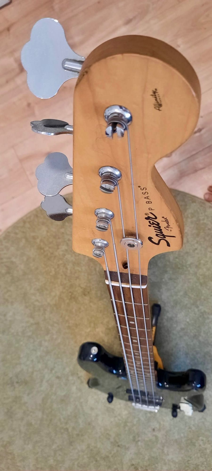 Baixo Fender Squier