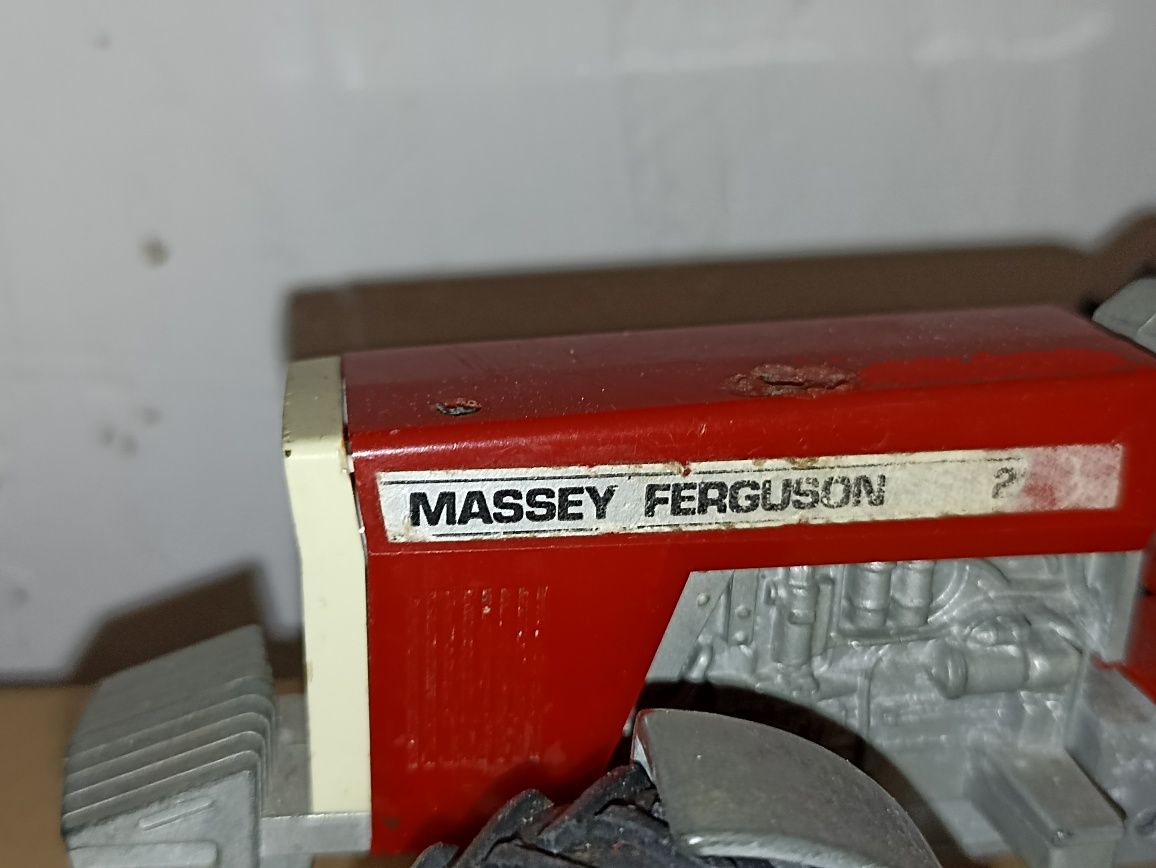 Traktor Massey Ferguson  2680 firmy  Britains LTD 1984 1:32