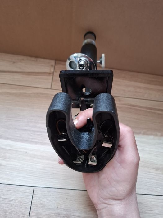 Mikroskop naukowy vintage uszkodzony