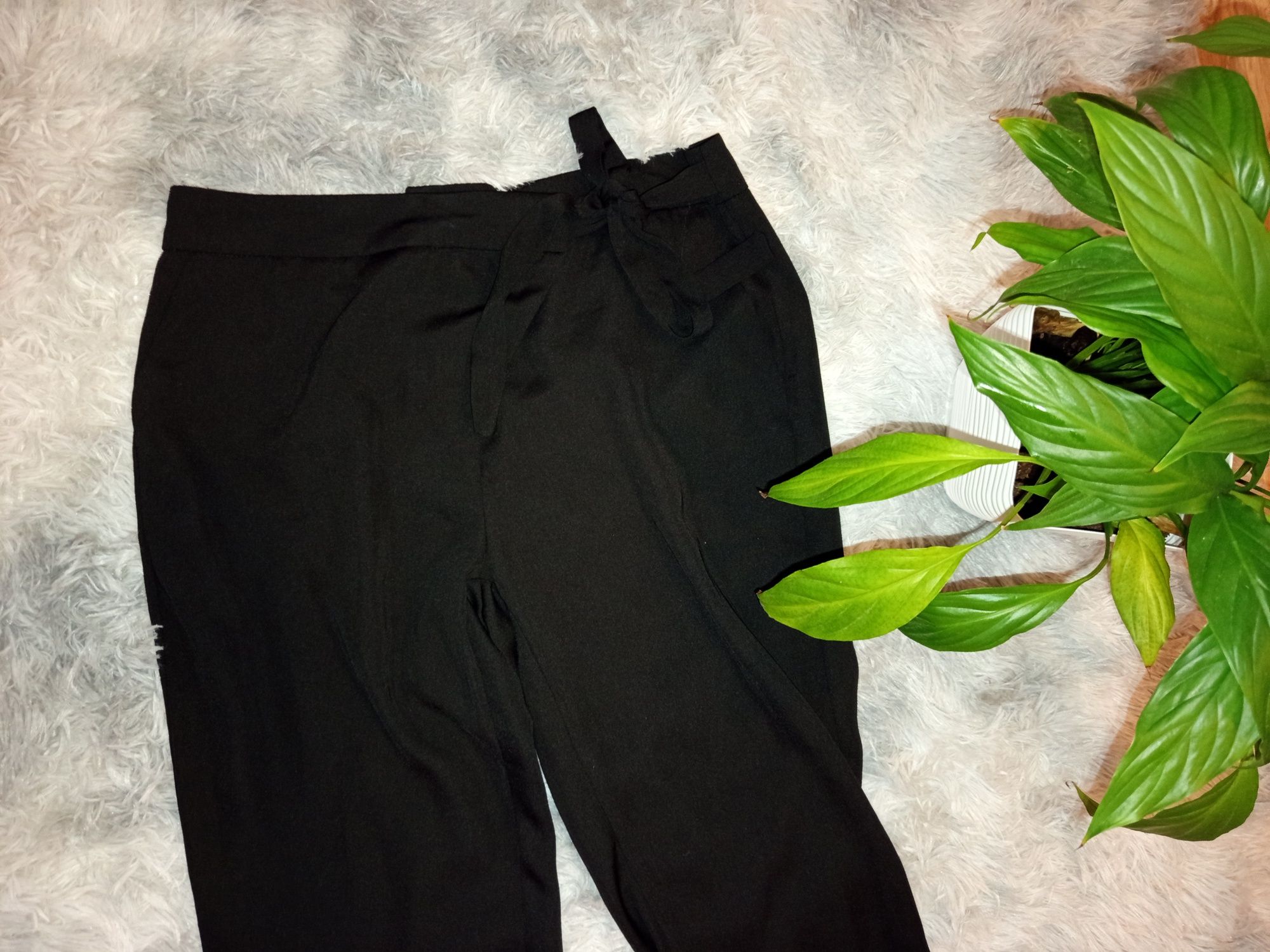 Spodnie eleganckie garniturowe ZARA
Rozmiar M
Kolor czarny 
Pas 2*38 c