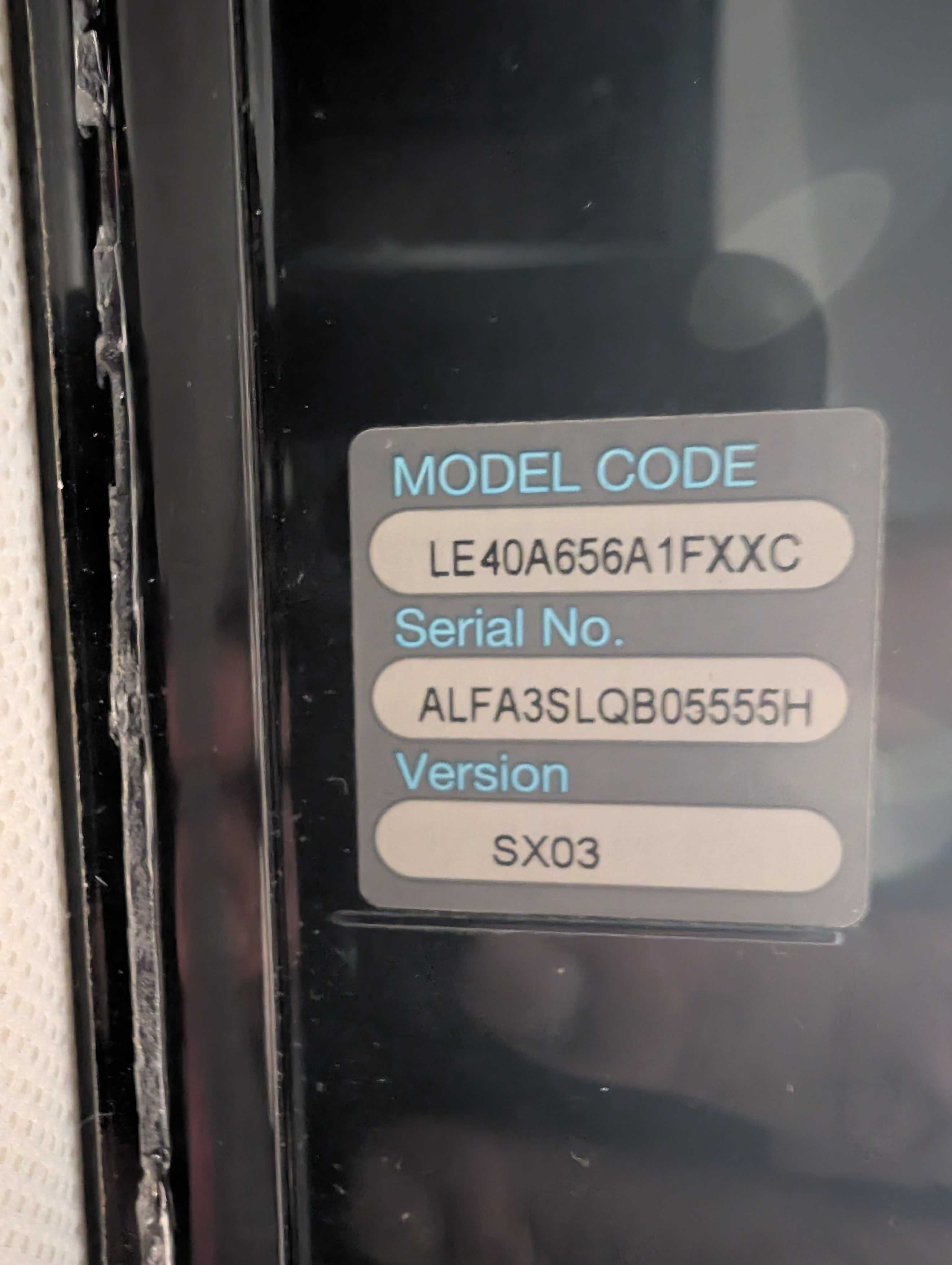 Vendo tv Samsung 40" usado com suporte novo em folha