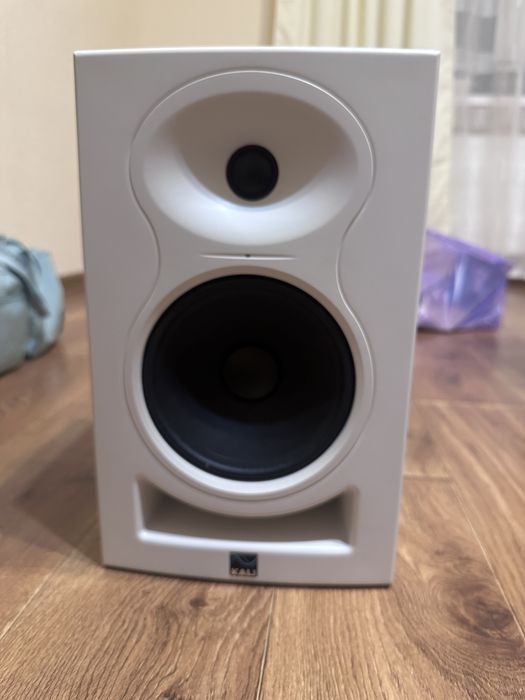 Студійний монітор Kali LP6 V2. Білий.