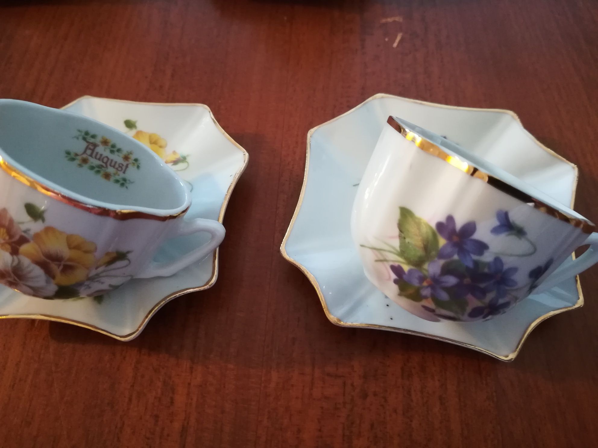 4 chávenas decorativas em porcelana pintada à mão