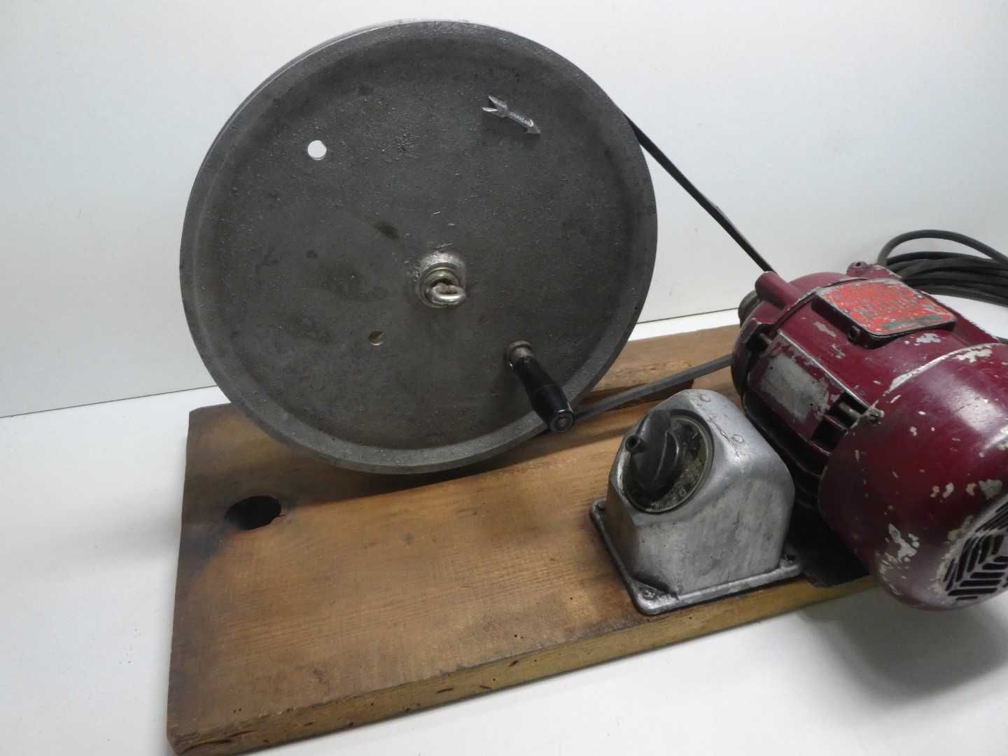 Maszynka do mięsa Alfa 12 z silnikiem elektrycznym elektryczna