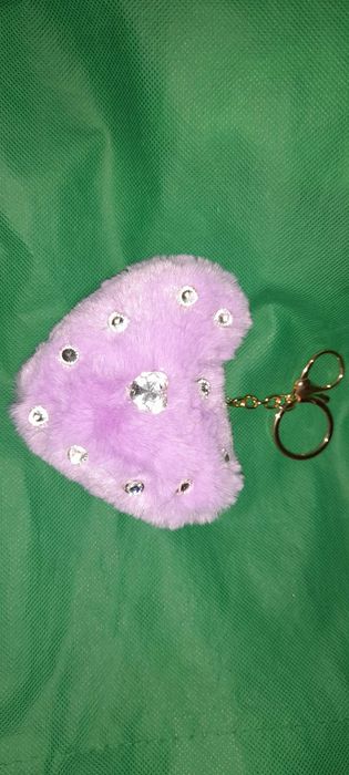 Futerko pluszowy brelok przypinka do torebki i kluczy Serce