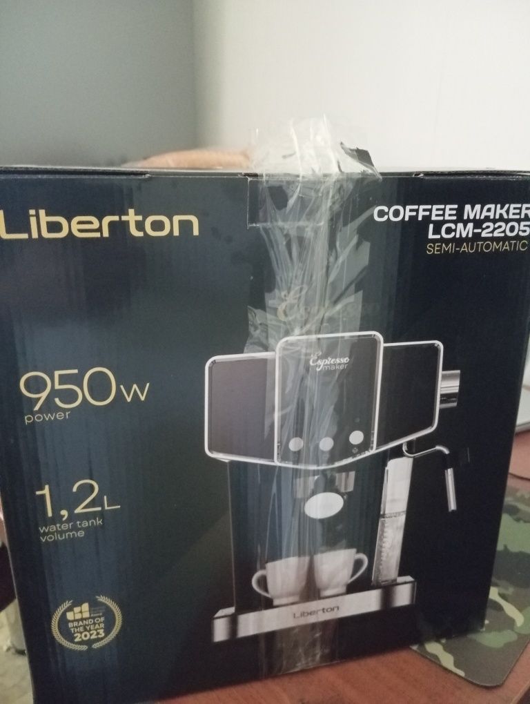 Кавоварка рожкова Liberton LCM 2205