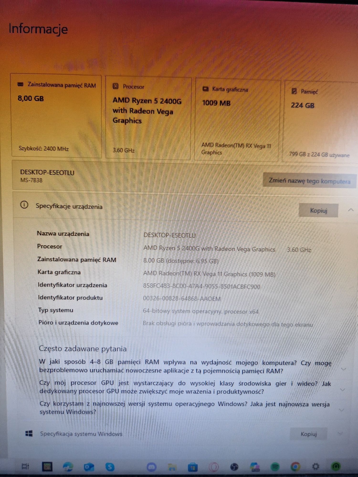 Komputer stacjonarny wraz z akcesoriami